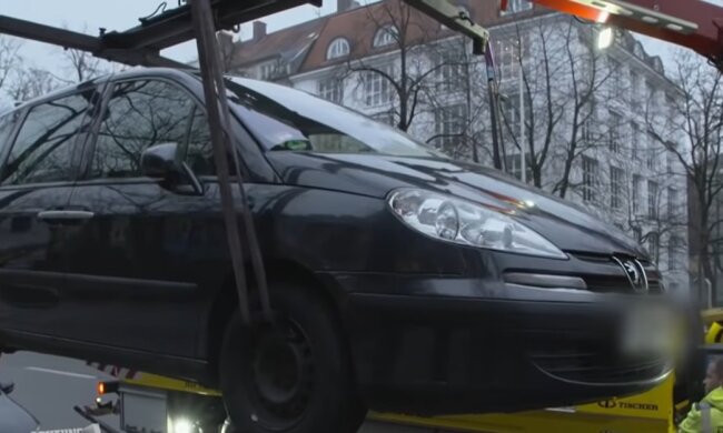 Abschleppdienst. Quelle: Youtube Screenshot