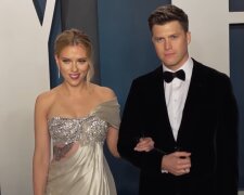 Scarlett Johansson und Colin Jost. Quelle: YouTube Screenshot