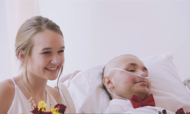 Eine Hochzeit im Krankenhaus. Quelle: Youtube Screenshot