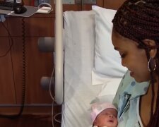 Die Ärzte sagten der Frau, dass sie niemals Kinder bekommen würde: Sie gab die Hoffnung nicht auf und hält nun ihre Tochter in den Armen