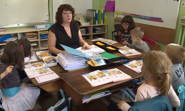 So erlebt eine Grundschullehrerin ihre Klasse heute. Quelle: Youtube Screenshot