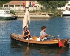 Ein Ehepaar segelte auf einem selbstgebauten Boot mit Rudern von England nach Frankreich