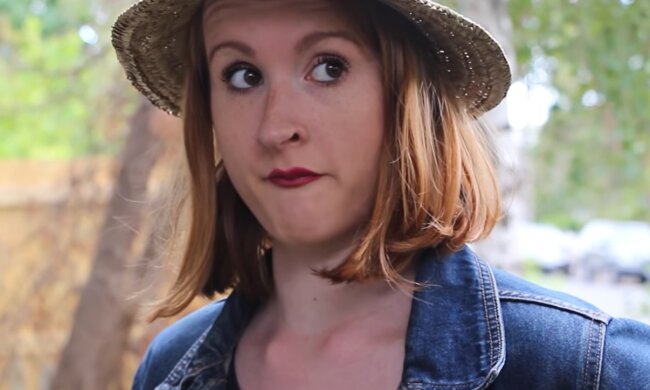 Eine ungewöhnliche Frau ist allen wegen ihrer seltsamen Regeln bekannt. Quelle: Screenshot YouTube