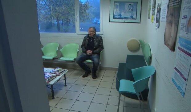 Zahnarzt ohne Zeit, Patient ohne Stimme. Quelle: Youtube Screenshot