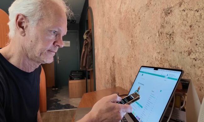 65 und online? Quelle: Youtube Screenshot