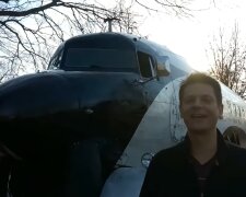 Gino Lucci und Wohnmobil. Quelle: YouTube Screenshot