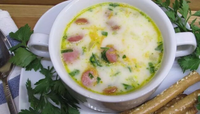 Wurstsuppe: ein herzhaftes und einfaches Gericht zum Mittag und Abendessen