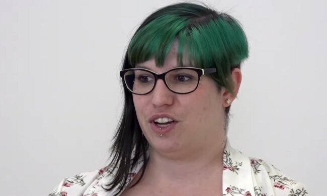 Grüne Haare und Brünette Drohungen.Quelle: Youtube Screenshot