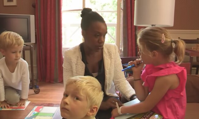 2.500 Euro für Kinderbetreuung im Monat. Quelle: Youtube Sreenshot