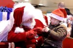 Mali mit Santa. Quelle: Youtube Screenshot