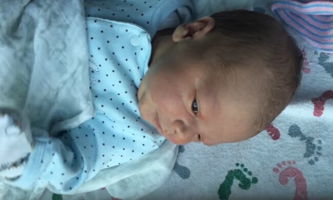 Das neugeborene Baby. Quelle: Youtube Screenshot