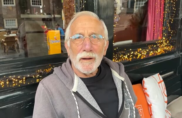 76 Jahre und voller Lebensfreude. Quelle: Youtube Screenshot