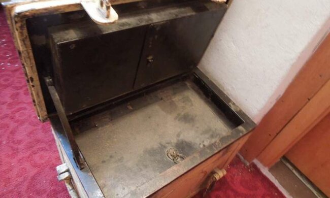 Eine Frau fand im Haus ihrer Tante eine Truhe, die Familiengeheimnisse bewahrte