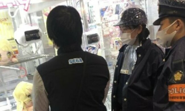 Der Mann verlor dem Gewinnautomat zweihundert Male, wurde frustriert und rief die Polizei