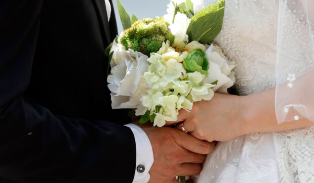 Hauptsache ist, nicht aufzugeben: Alter Mann machte 42 Mal einen Heiratsantrag und bekam im Alter von 72 Jahren das "Ja"