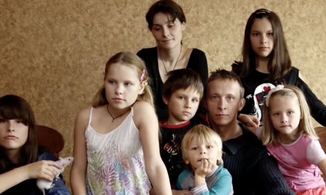 Große Familie. Quelle: Screenshot YouTube