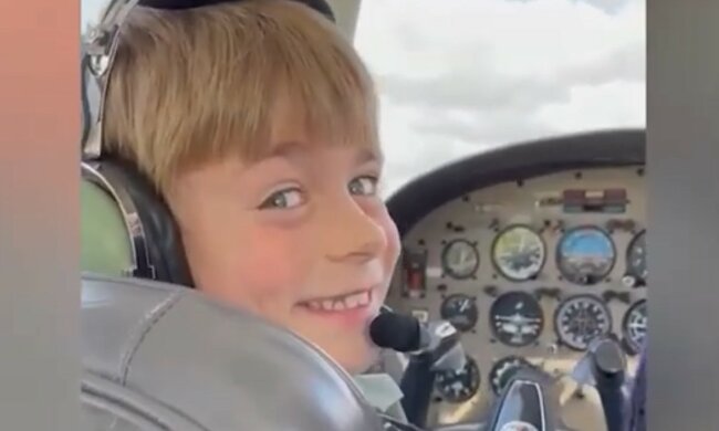 Kleiner Profi am Steuer. Quelle: Screenshot YouTube