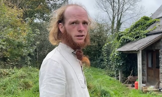 „37 Jahre alt, frei und glücklich – mit gerade mal 200 Euro im Monat“. Quelle: Youtube Screenshot