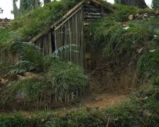 Hütte im Wald. Quelle: Youtube Screenshot