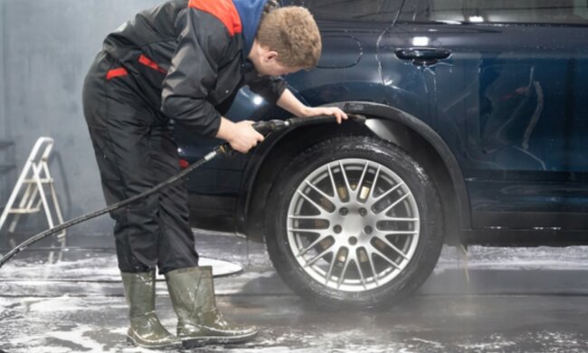 Kleiner Held: 12-jähriger Junge bekam einen Job, um einen wichtigen Menschen zu retten