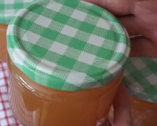 Marmeladengläser mit Gold. Quelle: YouTube Screenshot