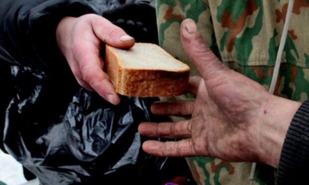 Eine gute Tat: Ein Obdachloser kaufte mit dem gespendeten Geld Essen für die Armen