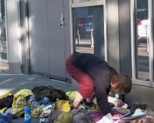 Unsichtbar vor unserer Tür: Wenn Freundschaft das Einzige ist, was vom Leben bleibt