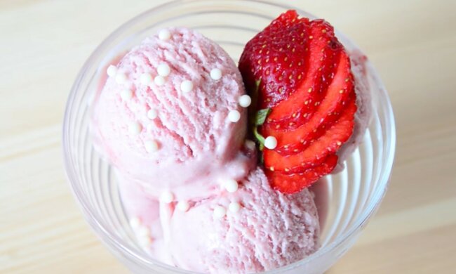 Ausgezeichnetes Dessert aus ihren Lieblingsbeeren. Quelle: Screenshot YouTube