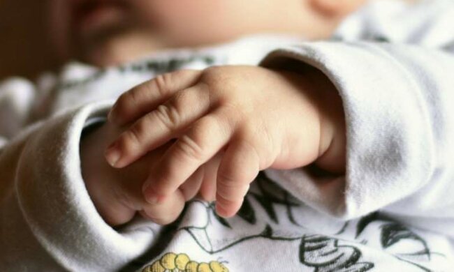 Sie fuhr fort, ihre Aufgaben zu machen: die Absolventin brachte während der Prüfung ihren Sohn zur Welt und bestand die Prüfung
