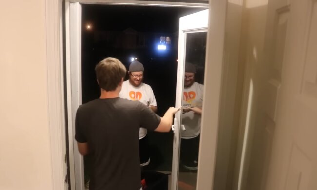 Pizza-Lieferung. Quelle: Youtube Screenshot