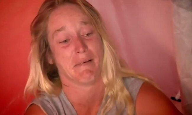 Eine hochschwangere zweifache Mutter hat enthüllt, dass sie seit einem Monat in einem Zelt lebt.