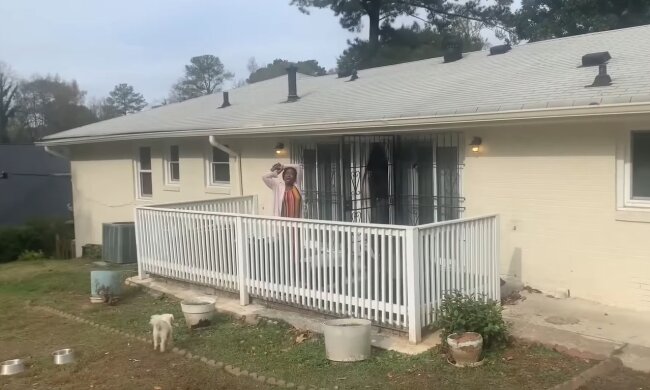 Warum sie nicht rausgeworfen werden kann. Quelle: Youtube Screenshot