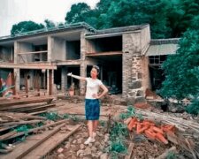 Eine Frau verwandelte ein verlassenes Haus in ein Luxushaus