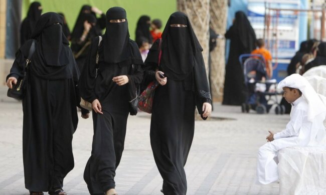 Wie die Orientalinen zu Hause für ihre Ehemänner aussehen