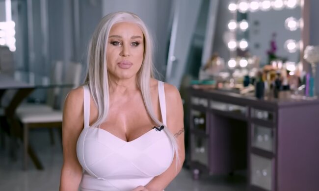 Frau investiert 150.000 Euro in ihr Äußeres. Quelle: Youtube Screenshot