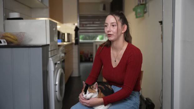 „Ihr Kater ist ihr Familie – doch Vermieter sagen Nein“. Quelle: Youtube Screenshot