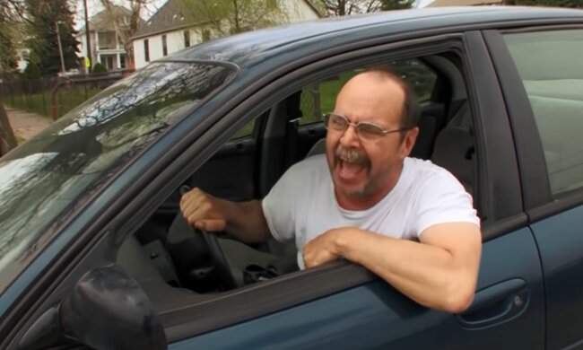 Ein erfahrener Autofahrer war unangenehm überrascht. Quelle: Screenshot YouTube