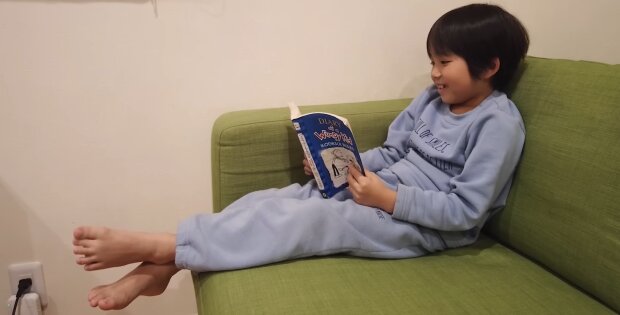 Allein zur Schule. Quelle: Youtube Screenshot