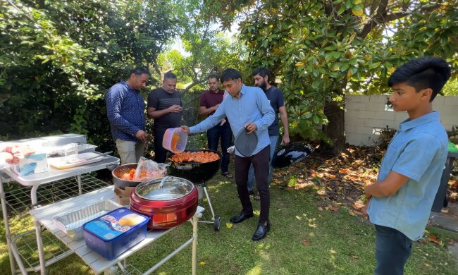 "Jeden Samstag Hölle: Mein Nachbar grillt, ich grille innerlich"