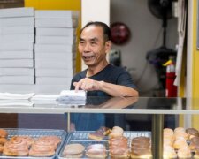 Wie die Leute anfingen, Donuts vom Verkäufer abzukaufen, damit er früh nach Hause zurückkehrte