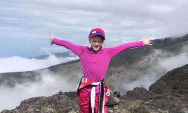 Ein 7-jähriges Mädchen kletterte auf den Gipfel des Kilimandscharo zum Gedenken an ihren Vater