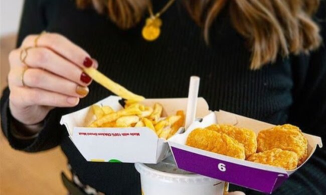 Eine Frau bestellte ein Jahr lang kostenloses Essen, und als sie herausfand, warum die Rechnung nicht kam, war es ihr peinlich