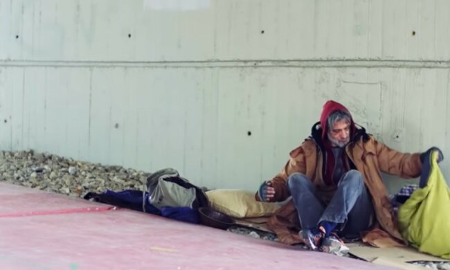 Der Obdachlose. Quelle: Youtube Screenshot
