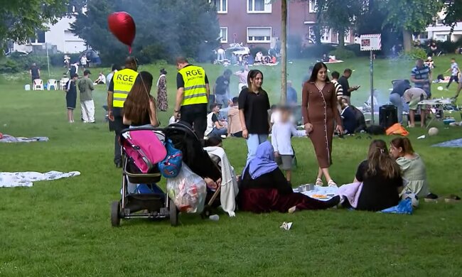 Park voller Dampf. Quelle: Youtube Screenshot