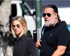 Russell Crowe und Britney Theriot. Quelle: Screenshot Youtube