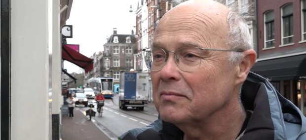 „Steuern steigen – aber meine Sorgen auch.“ Quelle: Youtube Screenshot