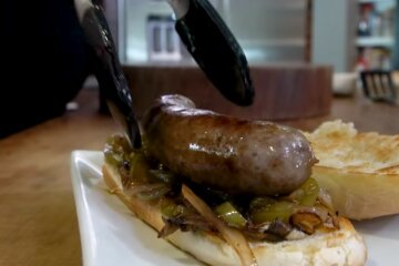 Bratwurst. Quelle: Youtube Screenshot