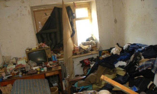 Eine Studentin im Wohnheim bekam das schmutzigste Zimmer: wie es nach einem Monat aussieht