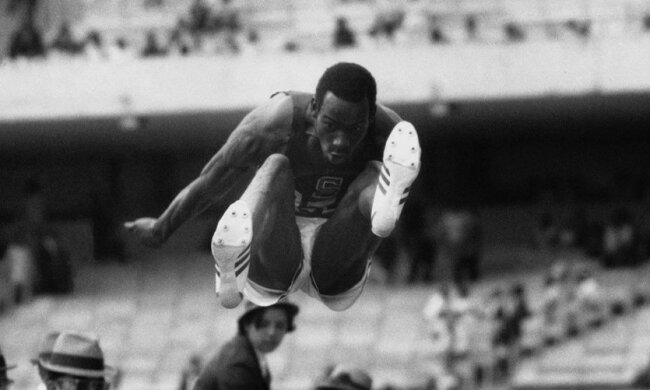 Die Geschichte über Bob Beamon: der Mann, der fliegen konnte