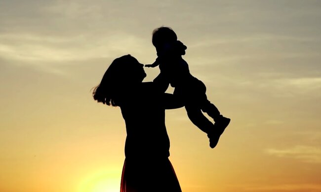 Frau mit dem Kind. Quelle: Screenshot Youtube